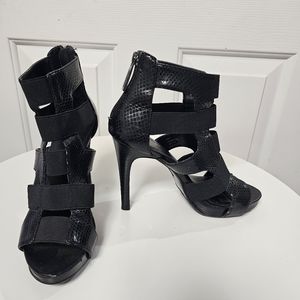 Black highheel shoes